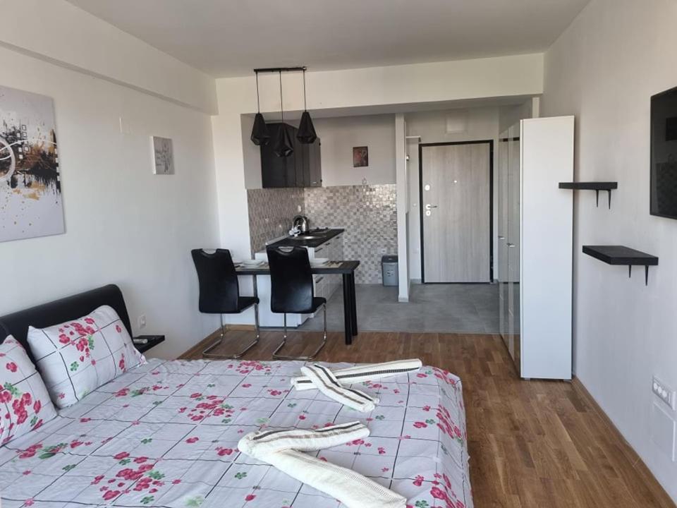 Porta Bus Station Apartment Skopje Exteriör bild